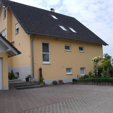 Am Reitplatz *